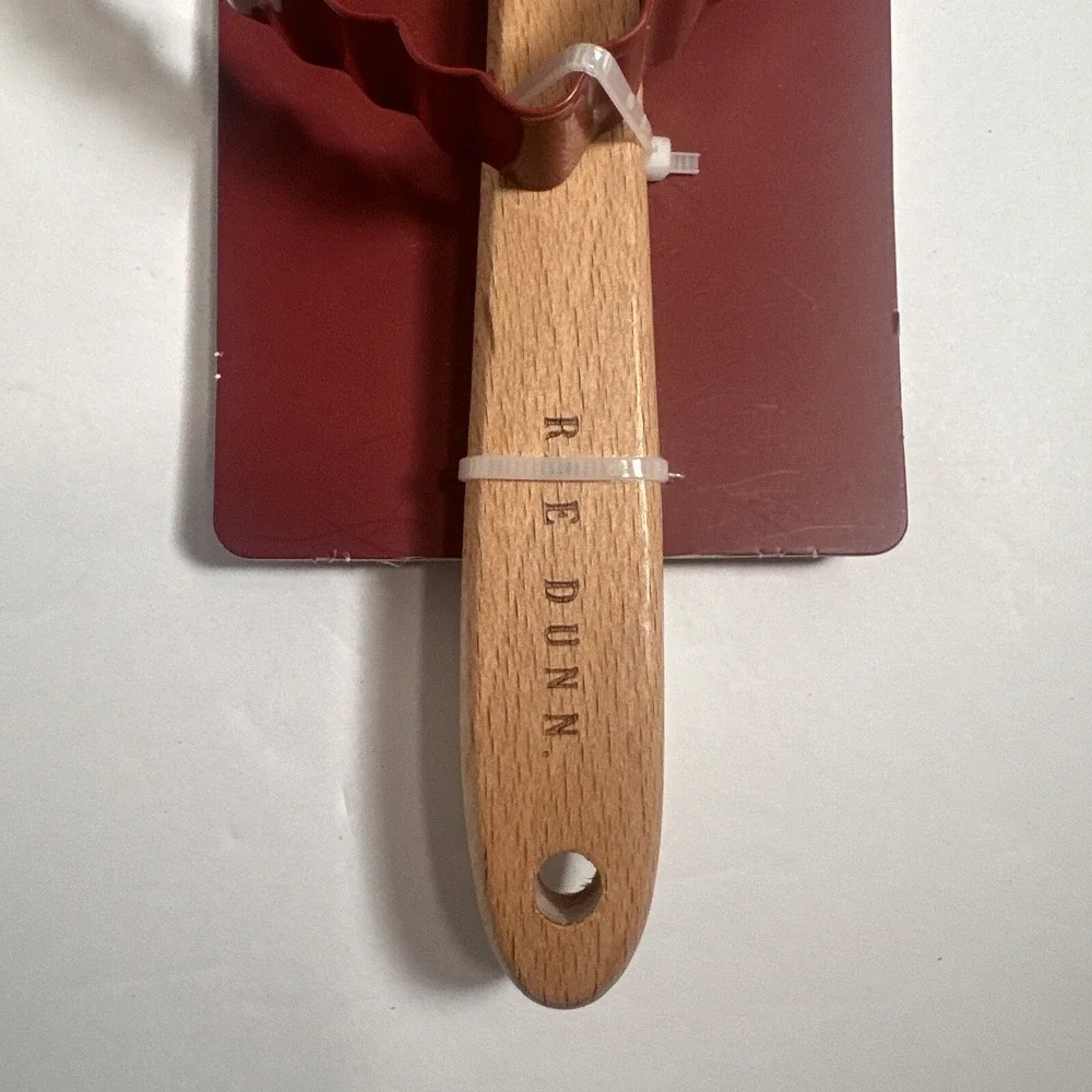 NWT  Rae Dunn Red Silicone Valentines Day Spatula Cookie Cutter Set Te Amo